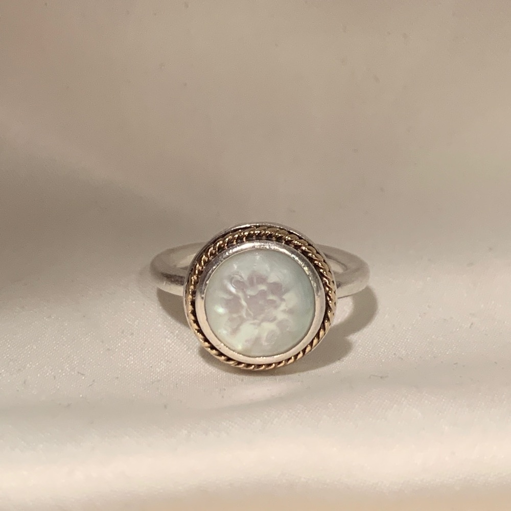 PANDORA • Mother of Pearl • Daisy Ring • Size 7